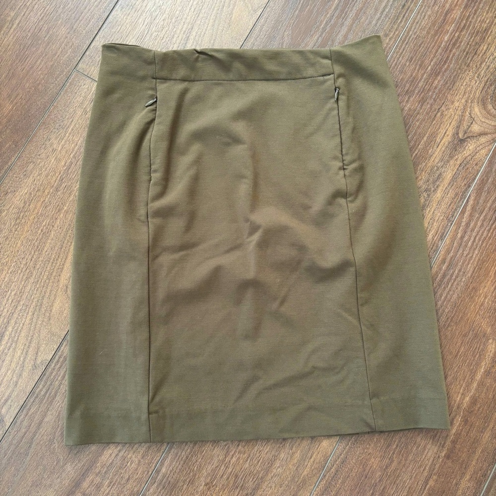 Neiman Marcus Pencil Skirt Women’s Size M Green Knee Length Zip Pockets Workwear